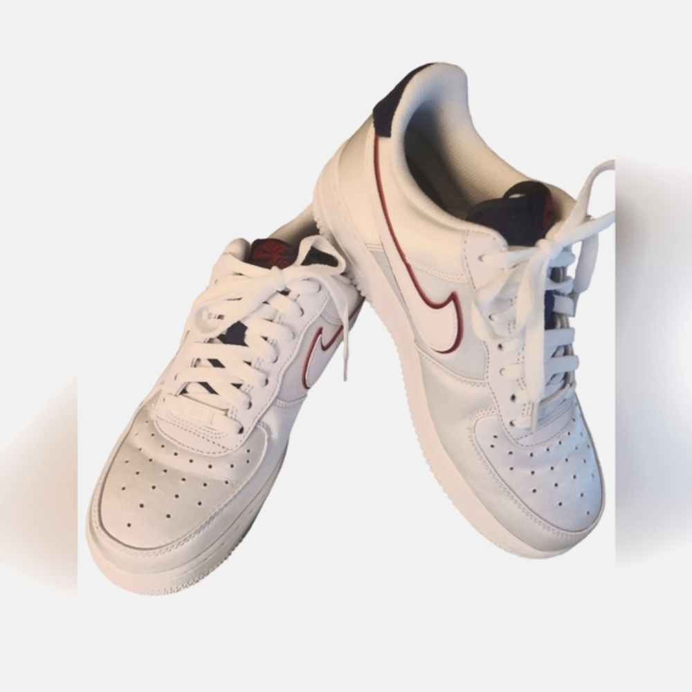 Very Rare Nike Air Force 1 Low '07 Pure White w/red accent Nike Swoosh Sz8